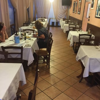 Mencoba Makanan Laut Restoran di Venesia Lido